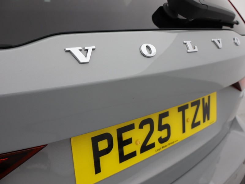 2025 (25) VOLVO V60 2.0 B4P Plus Dark 5dr Auto [7 speed] *VAT QUALIFYING* 4530841