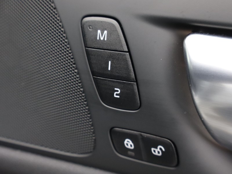 2025 (25) VOLVO V60 2.0 B4P Plus Dark 5dr Auto [7 speed] *VAT QUALIFYING* 4530808