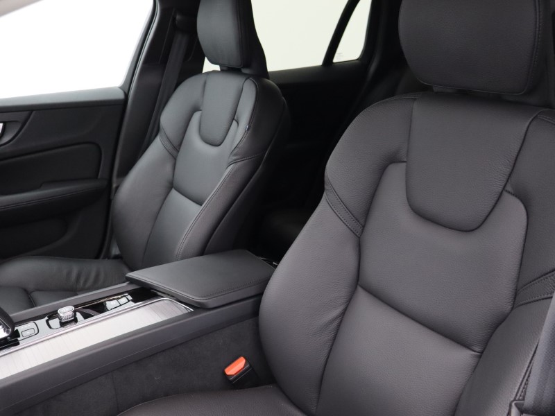 2025 (25) VOLVO V60 2.0 B4P Plus Dark 5dr Auto [7 speed] *VAT QUALIFYING* 4530814