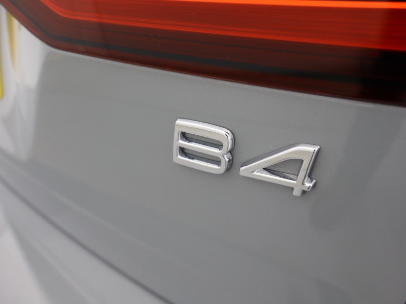 2025 (25) VOLVO V60 2.0 B4P Plus Dark 5dr Auto [7 speed] *VAT QUALIFYING* 4530843