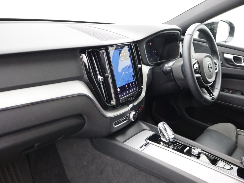2025 (25) VOLVO XC60 2.0 B5P Plus Black Edition 5dr AWD Geartronic *VAT QUALIFYING* 5428141
