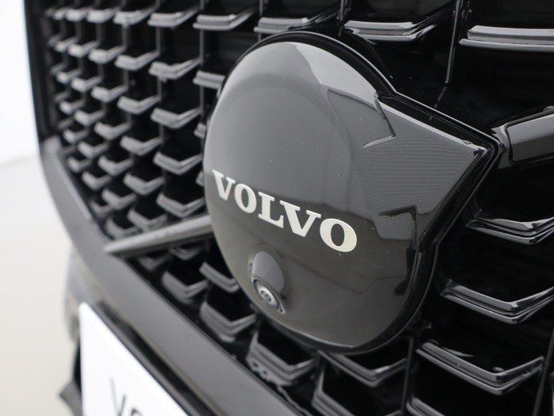 2025 (25) VOLVO XC60 2.0 B5P Plus Black Edition 5dr AWD Geartronic *VAT QUALIFYING* 5428115