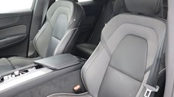 2025 (25) VOLVO XC60 2.0 B5P Plus Black Edition 5dr AWD Geartronic *VAT QUALIFYING* 5428140