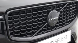 2025 (25) VOLVO XC60 2.0 B5P Plus Black Edition 5dr AWD Geartronic *VAT QUALIFYING* 5428113