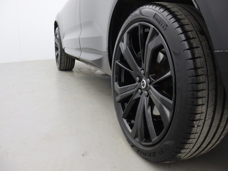 2025 (25) VOLVO XC60 2.0 B5P Plus Black Edition 5dr AWD Geartronic *VAT QUALIFYING* 5428127