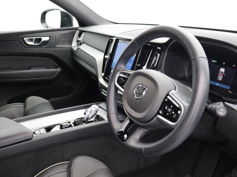 2025 (25) VOLVO XC60 2.0 B5P Plus Black Edition 5dr AWD Geartronic *VAT QUALIFYING* 5428139