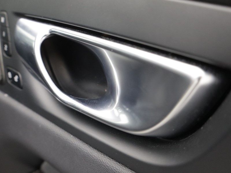 2025 (25) VOLVO XC60 2.0 B5P Plus Black Edition 5dr AWD Geartronic *VAT QUALIFYING* 5428133
