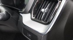 2025 (25) VOLVO XC60 2.0 B5P Plus Black Edition 5dr AWD Geartronic *VAT QUALIFYING* 5428135