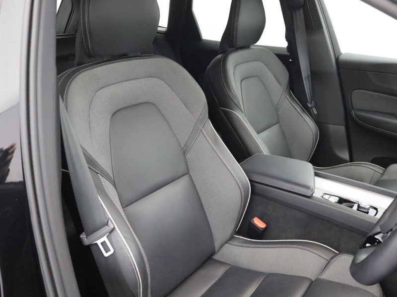 2025 (25) VOLVO XC60 2.0 B5P Plus Black Edition 5dr AWD Geartronic *VAT QUALIFYING* 5428138