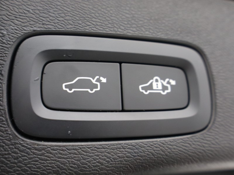2025 (25) VOLVO XC60 2.0 B5P Plus Black Edition 5dr AWD Geartronic *VAT QUALIFYING* 5428123