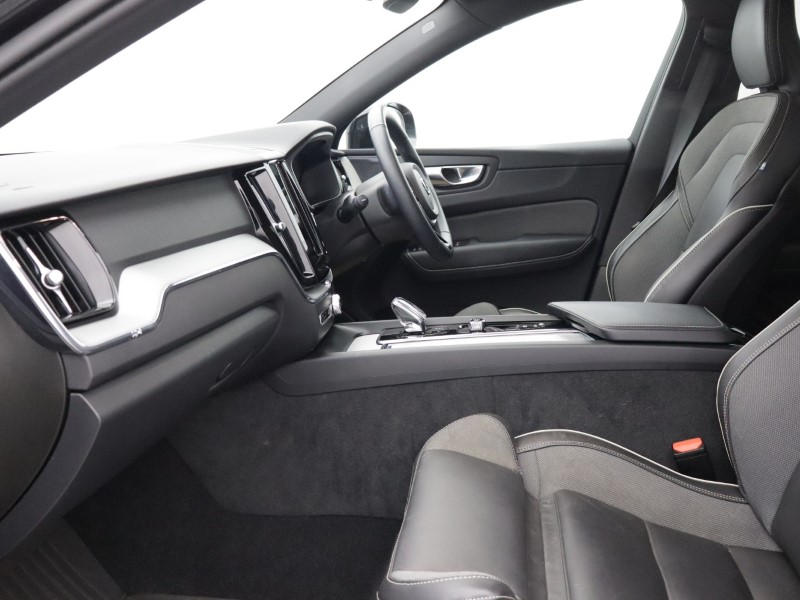 2025 (25) VOLVO XC60 2.0 B5P Plus Black Edition 5dr AWD Geartronic *VAT QUALIFYING* 5428128