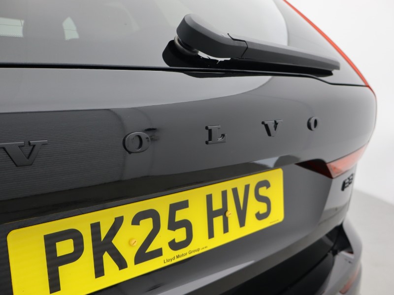 2025 (25) VOLVO XC60 2.0 B5P Plus Black Edition 5dr AWD Geartronic *VAT QUALIFYING* 5428120