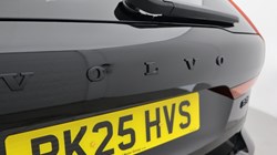 2025 (25) VOLVO XC60 2.0 B5P Plus Black Edition 5dr AWD Geartronic *VAT QUALIFYING* 5428120