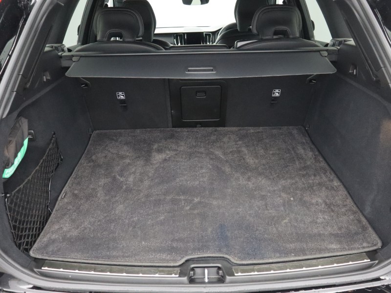 2025 (25) VOLVO XC60 2.0 B5P Plus Black Edition 5dr AWD Geartronic *VAT QUALIFYING* 5428122