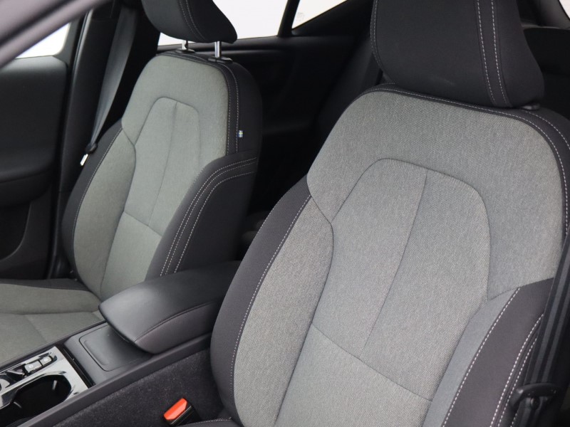 2024 (24) VOLVO XC40 2.0 B3P Plus Dark 5dr Auto *VAT QUALIYING* 4414395