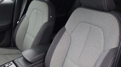 2024 (24) VOLVO XC40 2.0 B3P Plus Dark 5dr Auto *VAT QUALIYING* 4414395
