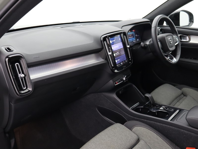 2024 (24) VOLVO XC40 2.0 B3P Plus Dark 5dr Auto *VAT QUALIYING* 4414396