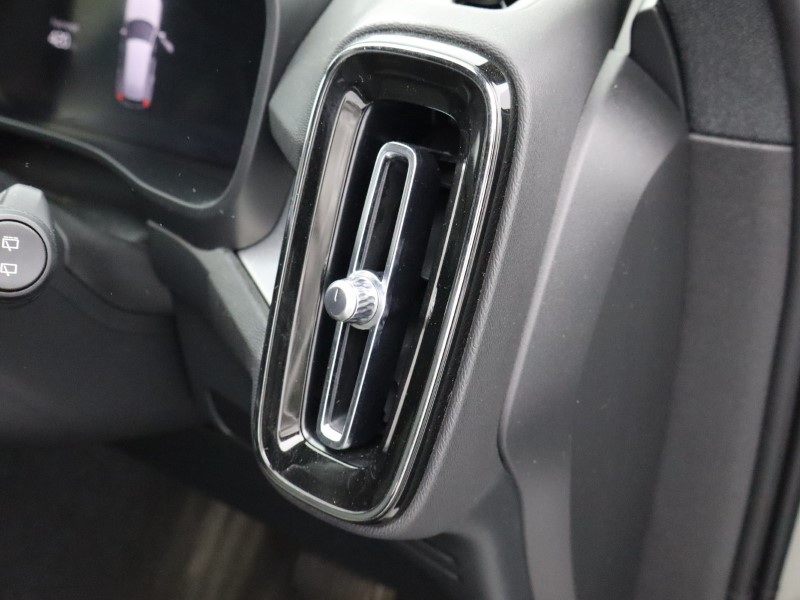 2024 (24) VOLVO XC40 2.0 B3P Plus Dark 5dr Auto *VAT QUALIYING* 4414390