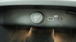 2024 (24) VOLVO XC40 2.0 B3P Plus Dark 5dr Auto *VAT QUALIYING* 4414412