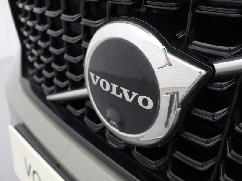 2024 (24) VOLVO XC40 2.0 B3P Plus Dark 5dr Auto *VAT QUALIYING* 4414419