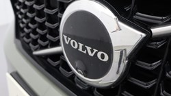 2024 (24) VOLVO XC40 2.0 B3P Plus Dark 5dr Auto *VAT QUALIYING* 4414419