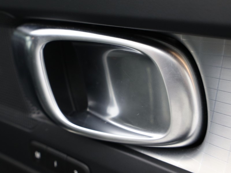 2024 (24) VOLVO XC40 2.0 B3P Plus Dark 5dr Auto *VAT QUALIYING* 4414388