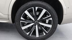 2025 (25) VOLVO XC90 2.0 B5P Plus Dark 5dr AWD Geartronic *VAT QUALIFYING* 4320436