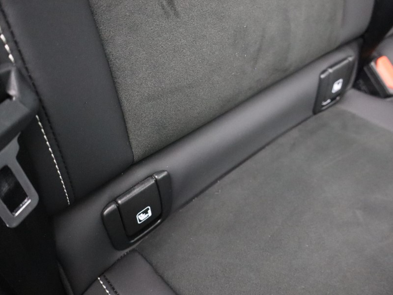 2025 (25) VOLVO XC40 2.0 B4P Ultra Black Edition 5dr Auto 4649348