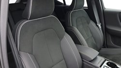 2025 (25) VOLVO XC40 2.0 B4P Ultra Black Edition 5dr Auto 4649341
