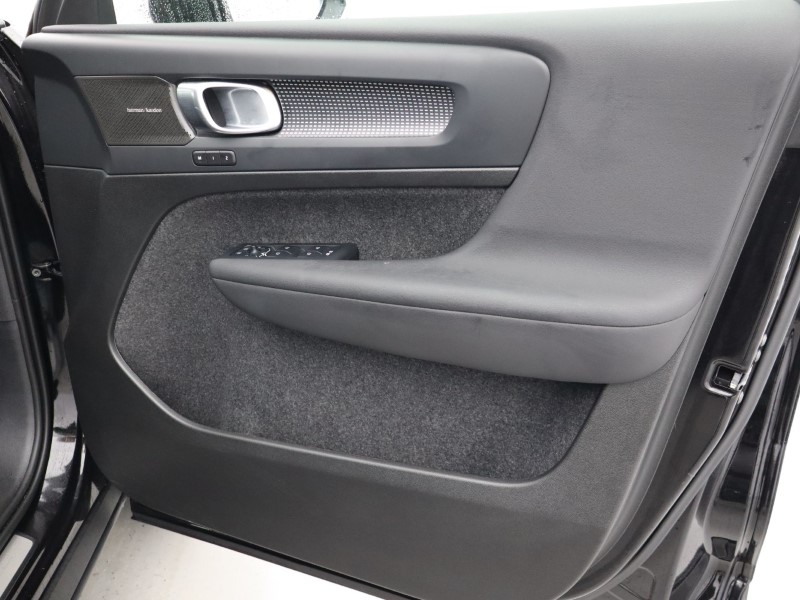 2025 (25) VOLVO XC40 2.0 B4P Ultra Black Edition 5dr Auto 4649332