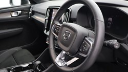 2025 (25) VOLVO XC40 2.0 B4P Ultra Black Edition 5dr Auto 4649338