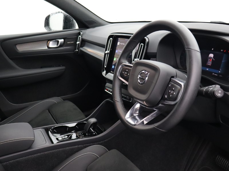 2025 (25) VOLVO XC40 2.0 B4P Ultra Black Edition 5dr Auto 4649342