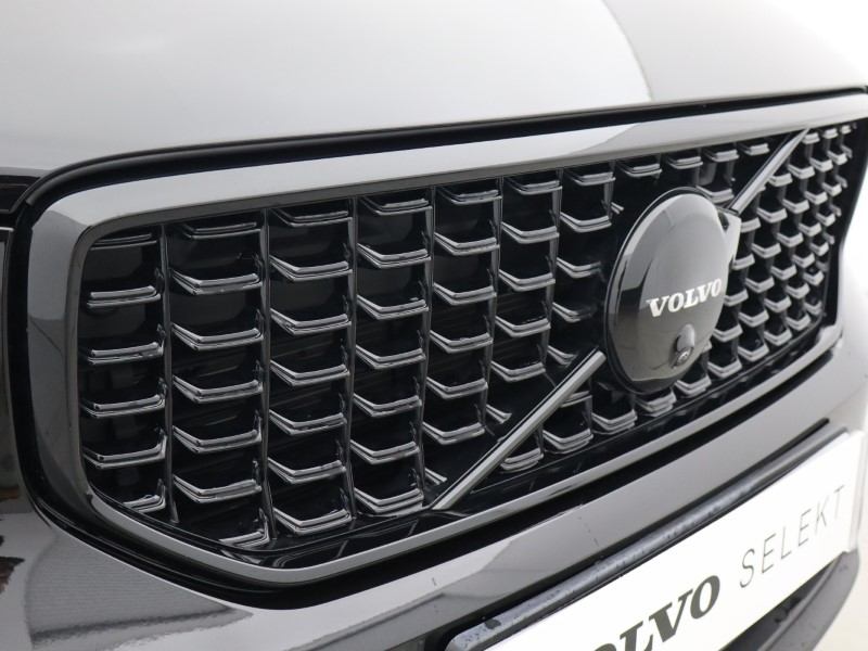 2025 (25) VOLVO XC40 2.0 B4P Ultra Black Edition 5dr Auto 4856781