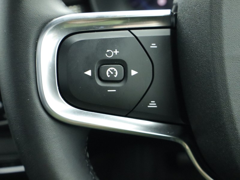 2025 (25) VOLVO XC40 2.0 B4P Ultra Black Edition 5dr Auto 4649355