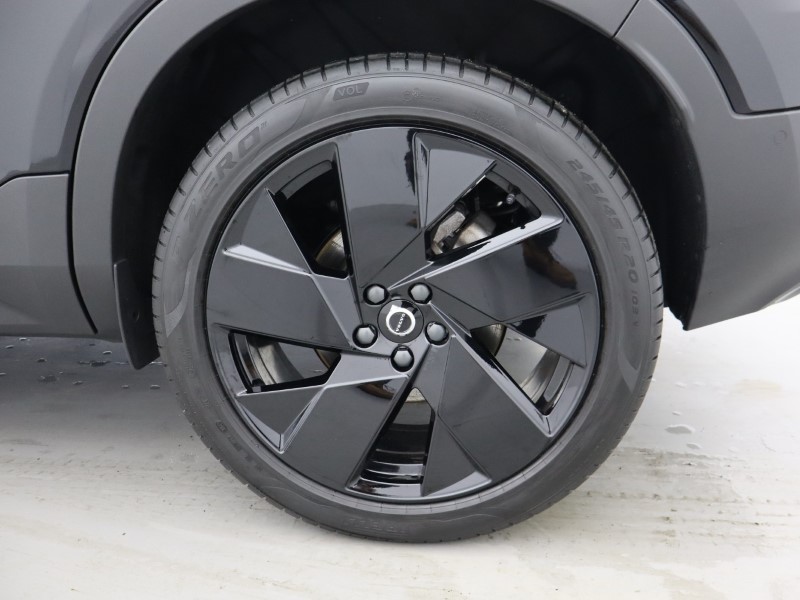 2025 (25) VOLVO XC40 2.0 B4P Ultra Black Edition 5dr Auto 4856785