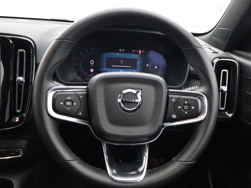 2025 (25) VOLVO XC40 2.0 B4P Ultra Black Edition 5dr Auto 4649352