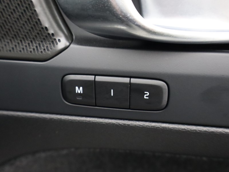 2025 (25) VOLVO XC40 2.0 B4P Ultra Black Edition 5dr Auto 4649336