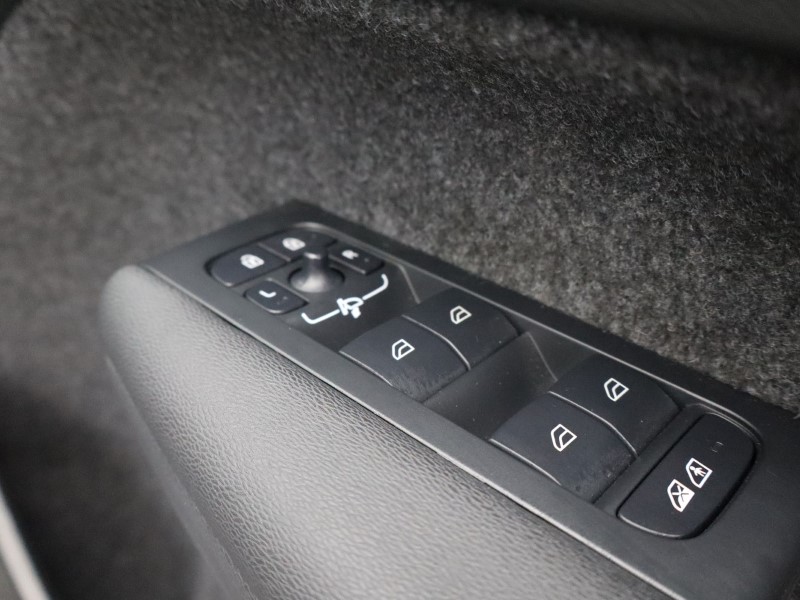 2025 (25) VOLVO XC40 2.0 B4P Ultra Black Edition 5dr Auto 4649335