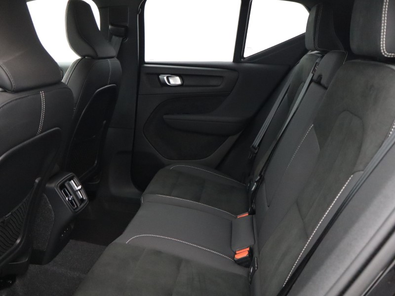 2025 (25) VOLVO XC40 2.0 B4P Ultra Black Edition 5dr Auto 4649329