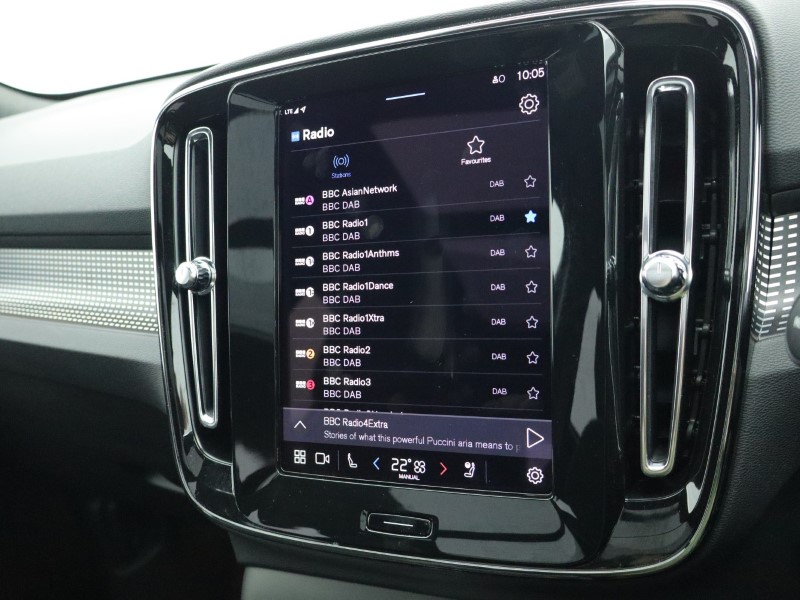 2025 (25) VOLVO XC40 2.0 B4P Ultra Black Edition 5dr Auto 4649361