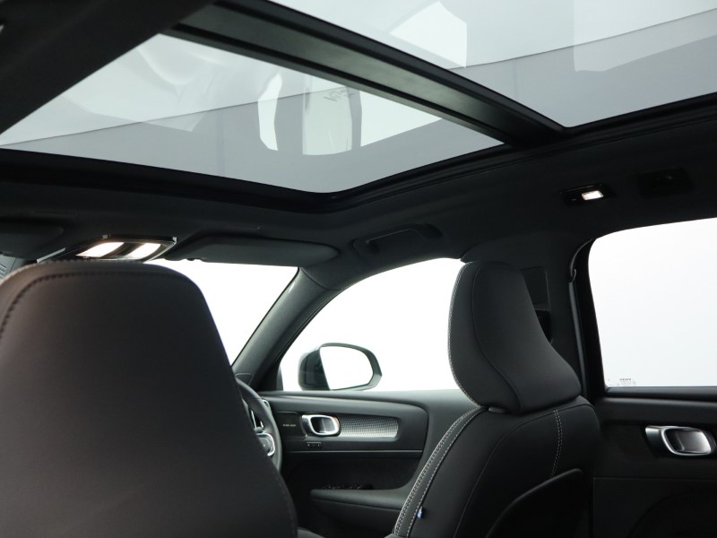 2025 (25) VOLVO XC40 2.0 B4P Ultra Black Edition 5dr Auto 4856790