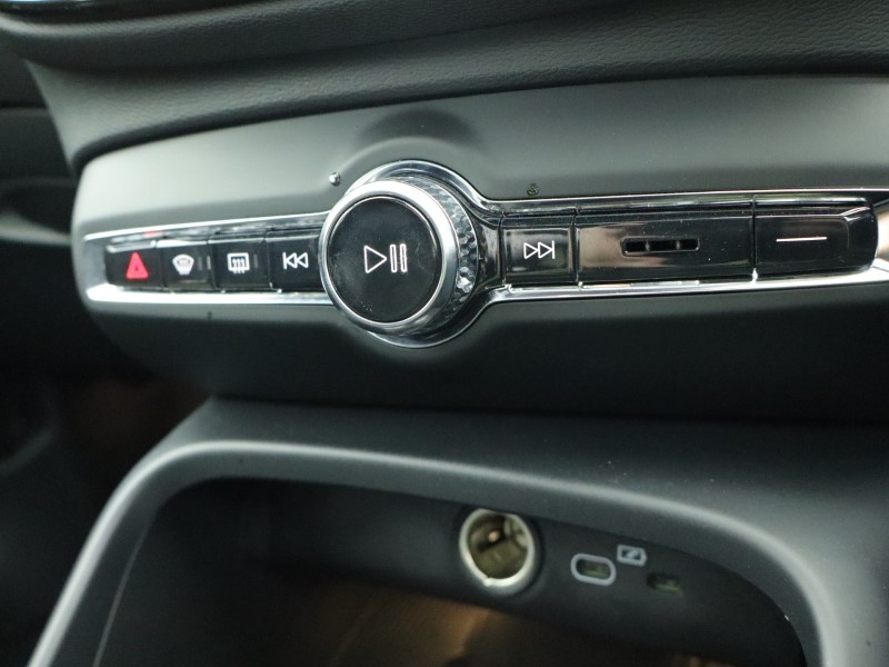 2025 (25) VOLVO XC40 2.0 B4P Ultra Black Edition 5dr Auto 4649363