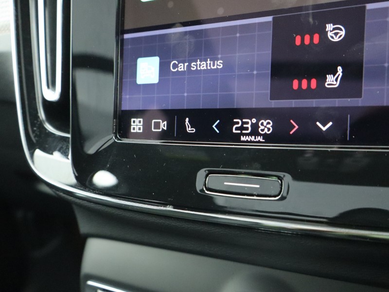 2025 (25) VOLVO XC40 2.0 B4P Ultra Black Edition 5dr Auto 4649362