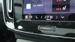 2025 (25) VOLVO XC40 2.0 B4P Ultra Black Edition 5dr Auto 4649362