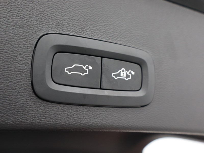 2025 (25) VOLVO XC40 2.0 B4P Ultra Black Edition 5dr Auto 4649376