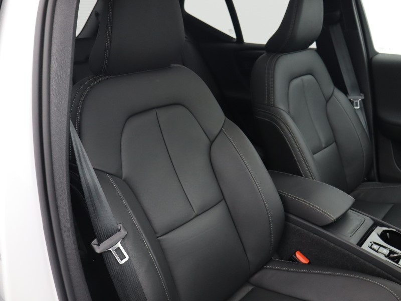 2025 (25) VOLVO XC40 2.0 B3P Ultra Bright 5dr Auto 4748698