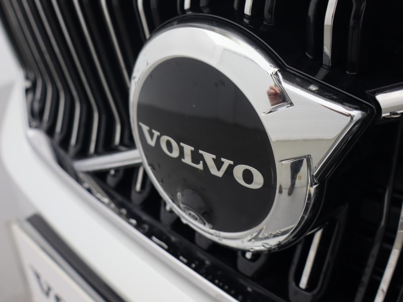 2025 (25) VOLVO XC40 2.0 B3P Ultra Bright 5dr Auto 4748732