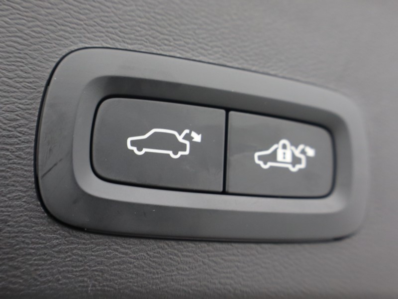 2025 (25) VOLVO XC40 2.0 B3P Ultra Bright 5dr Auto 4748740