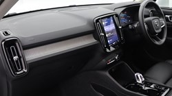 2025 (25) VOLVO XC40 2.0 B3P Ultra Bright 5dr Auto 4748701