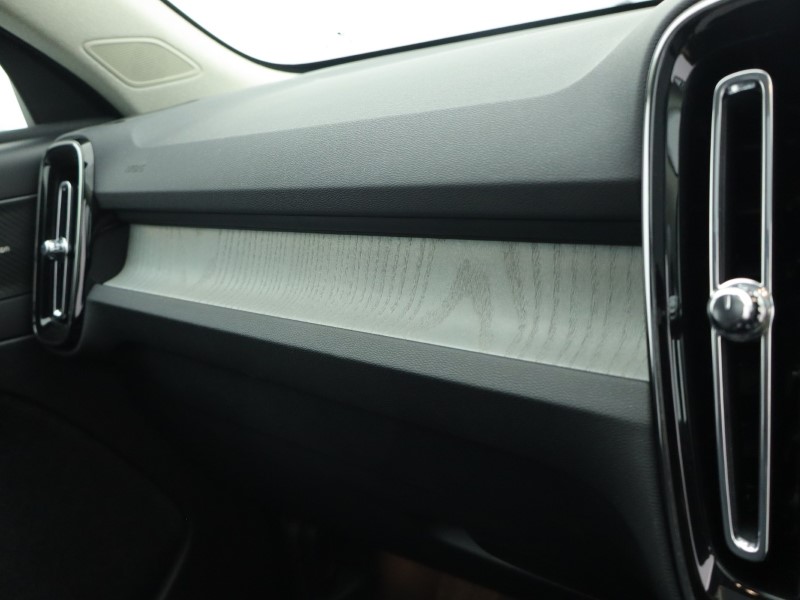 2025 (25) VOLVO XC40 2.0 B3P Ultra Bright 5dr Auto 4748727